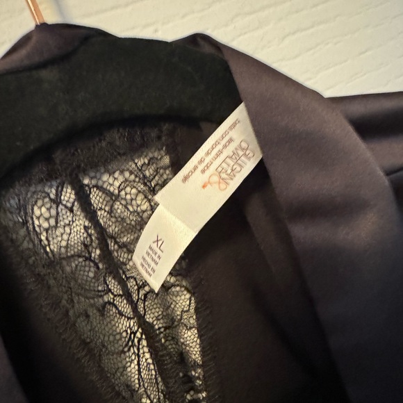 Black robe - Picture 2 of 3